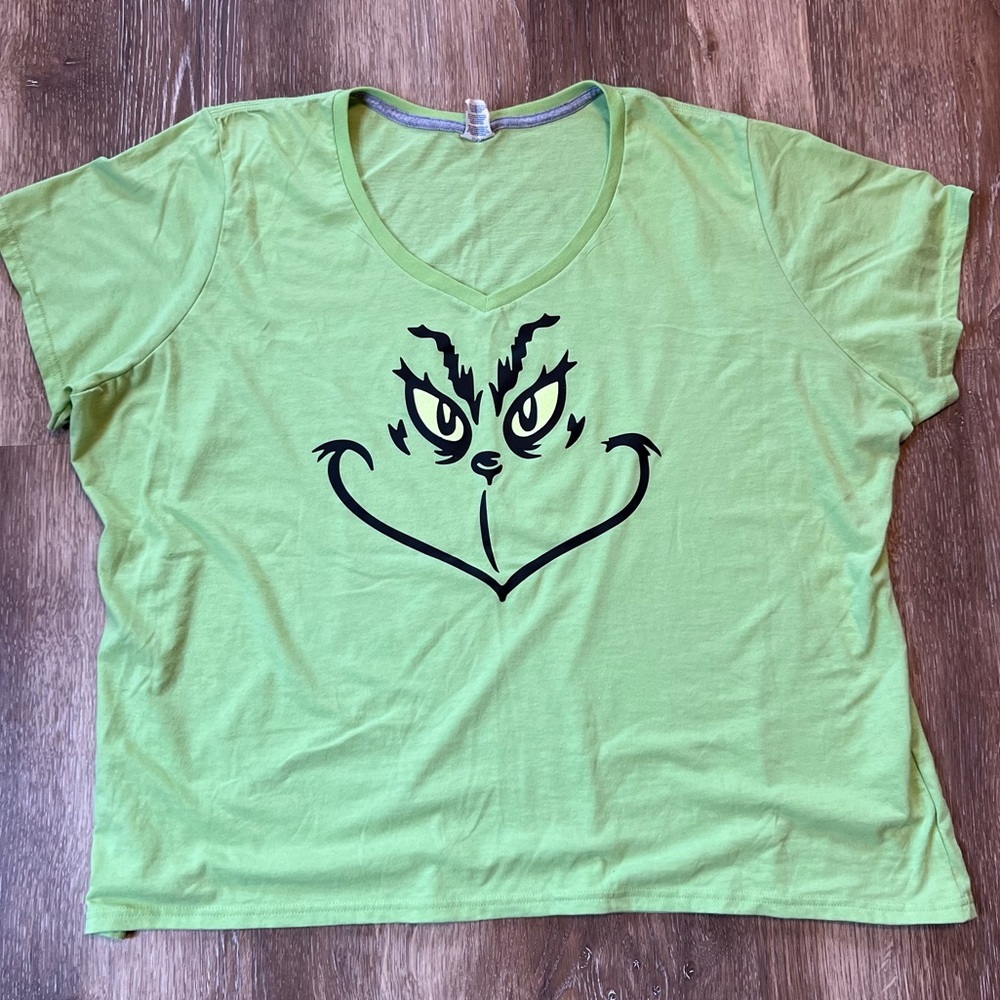 4XL Grinch V neck tshirt with glow in the‎ dark eyes! Plus size!